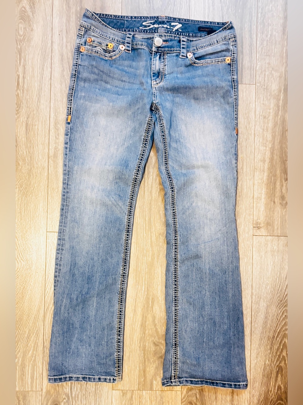 Seven7 Bootcut Jeans – Size 31 – Flattering Fade & Signature Stitching